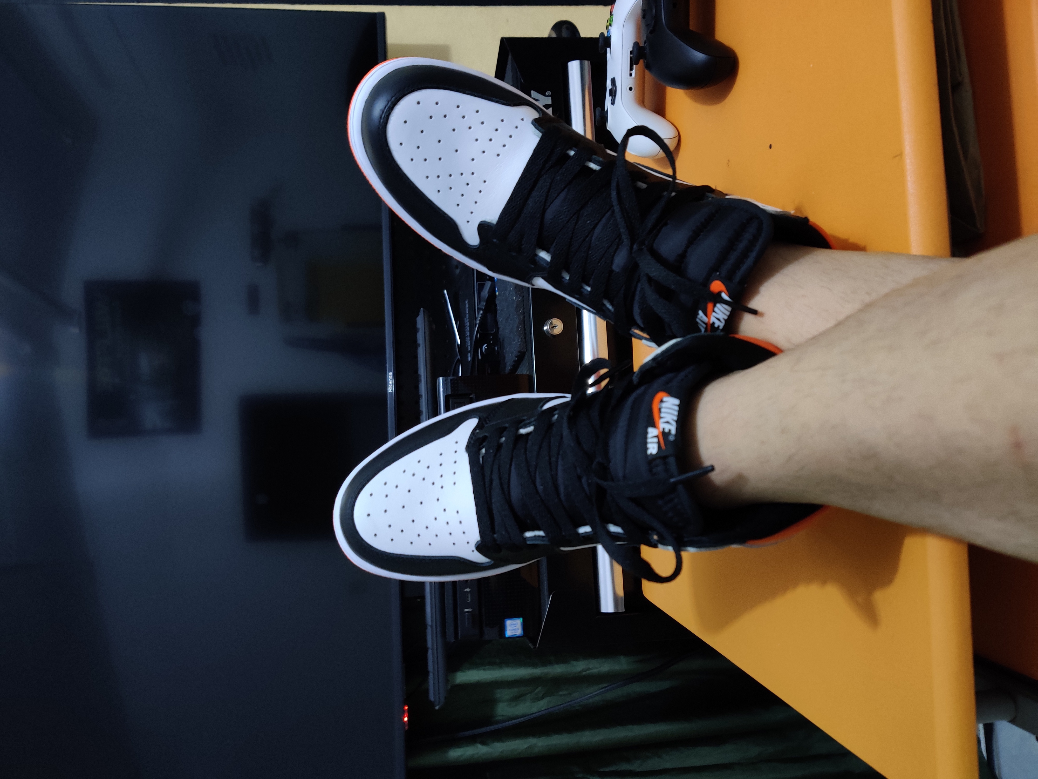PKGoden Jordan 1 Retro High Electro Orange 555088-180 review Wilfred 03