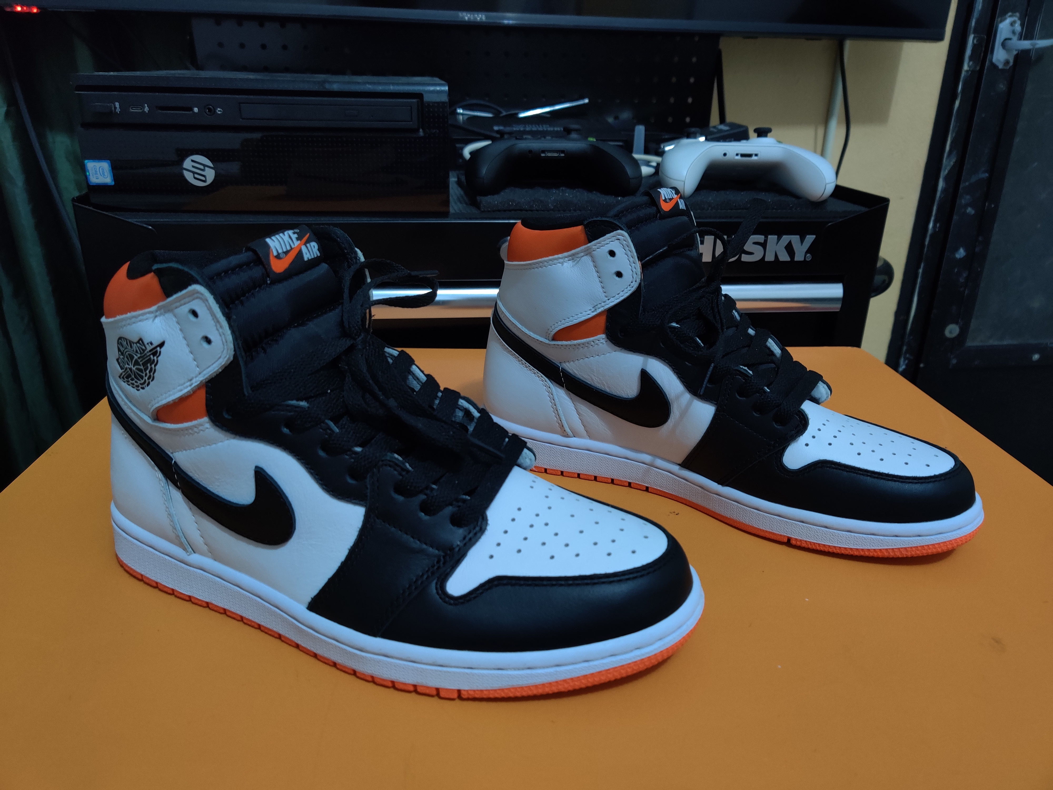 PKGoden Jordan 1 Retro High Electro Orange 555088-180 review Wilfred 02