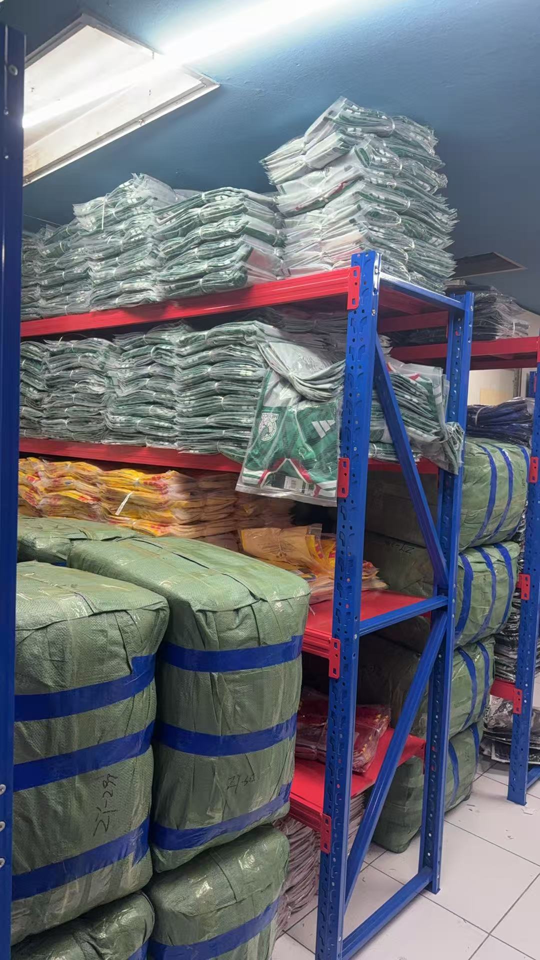 Camisas disponíveis no estoque da CamisaGol