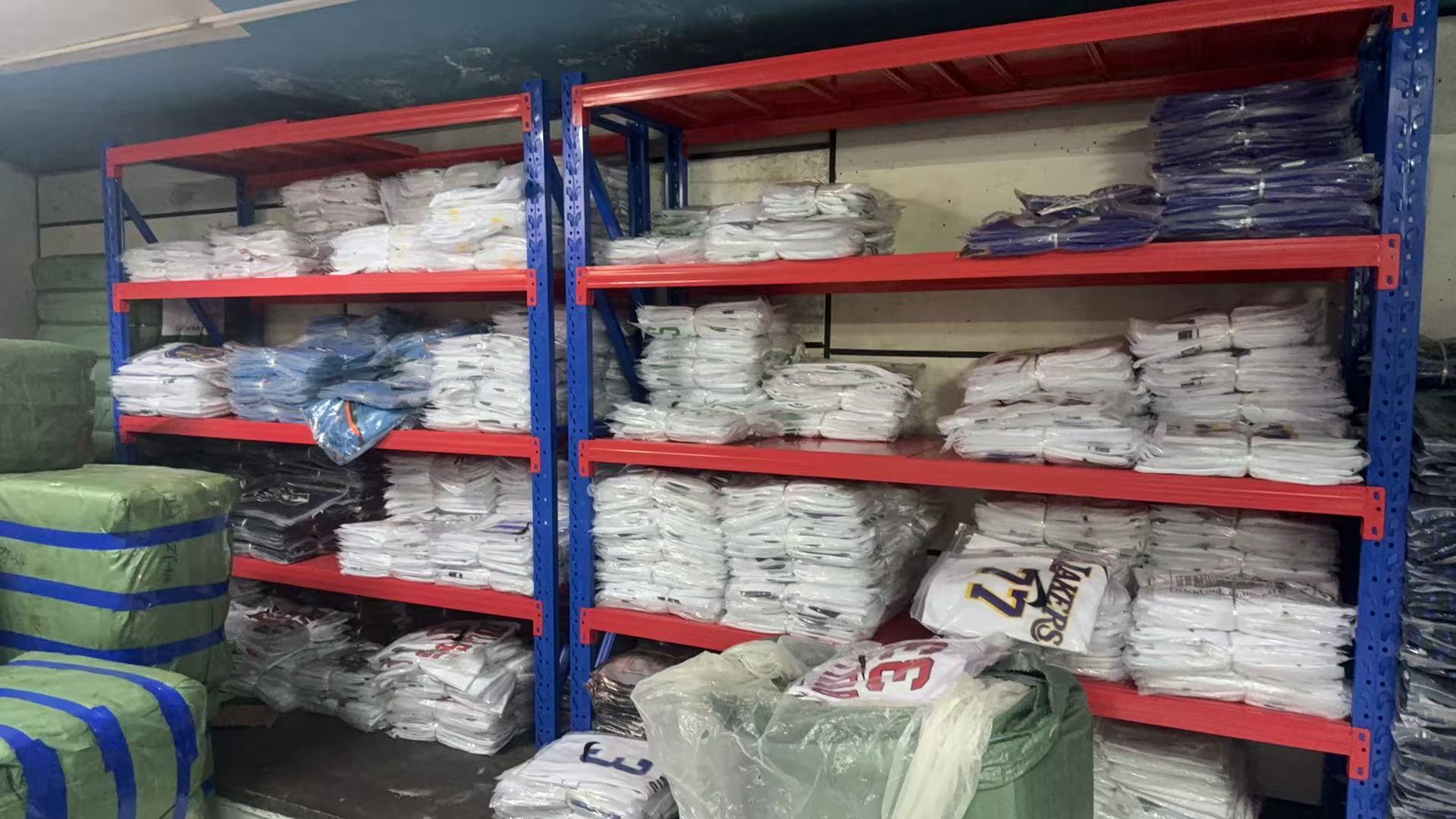 Produtos em estoque na CamisaGol