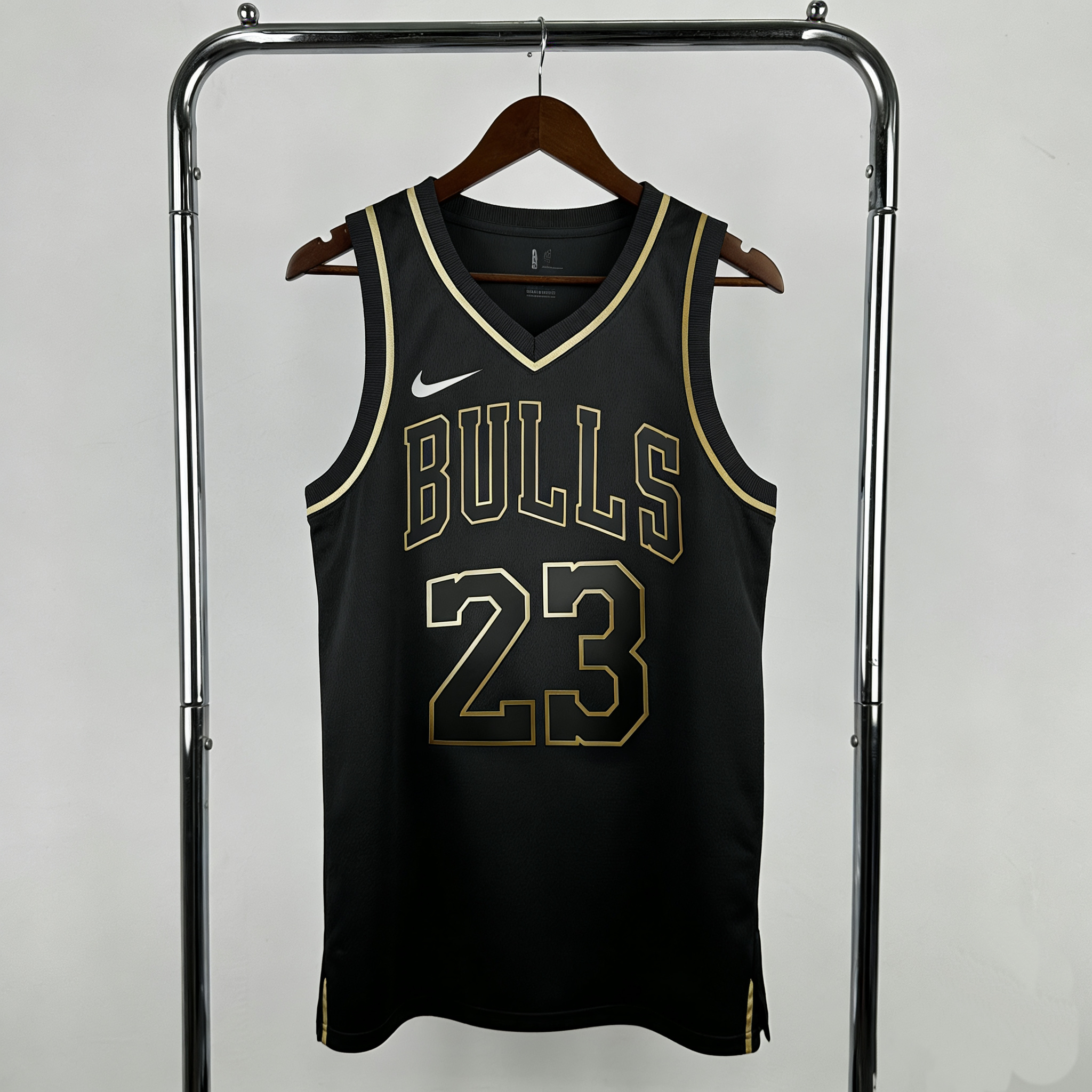 Regata Preta e Dourada do Chicago Bulls Jordan Nº 23