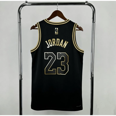 Regata Preta e Dourada do Chicago Bulls Jordan Nº 23 02