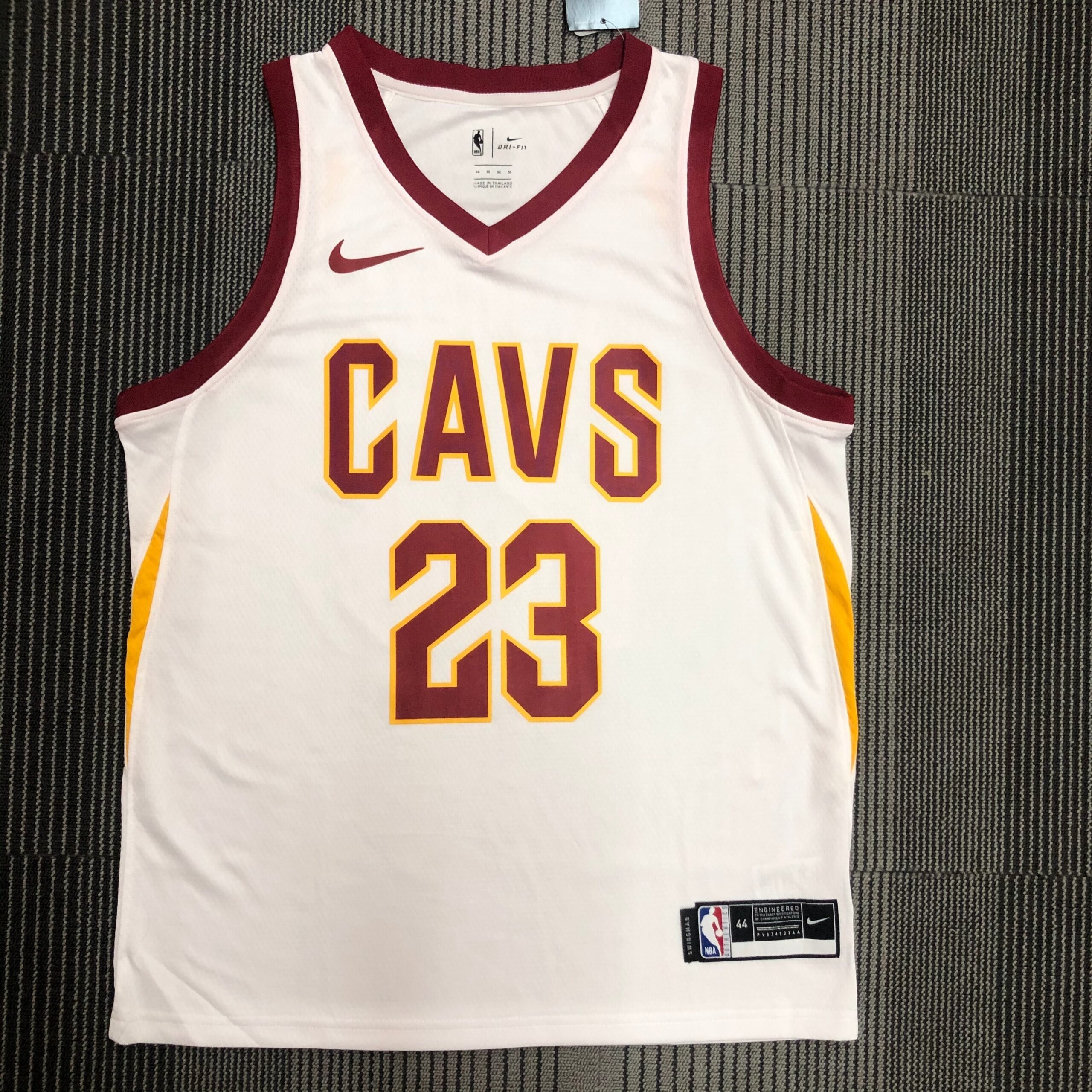 Regata Home Branca do Cleveland Cavaliers LeBron James Nº 23