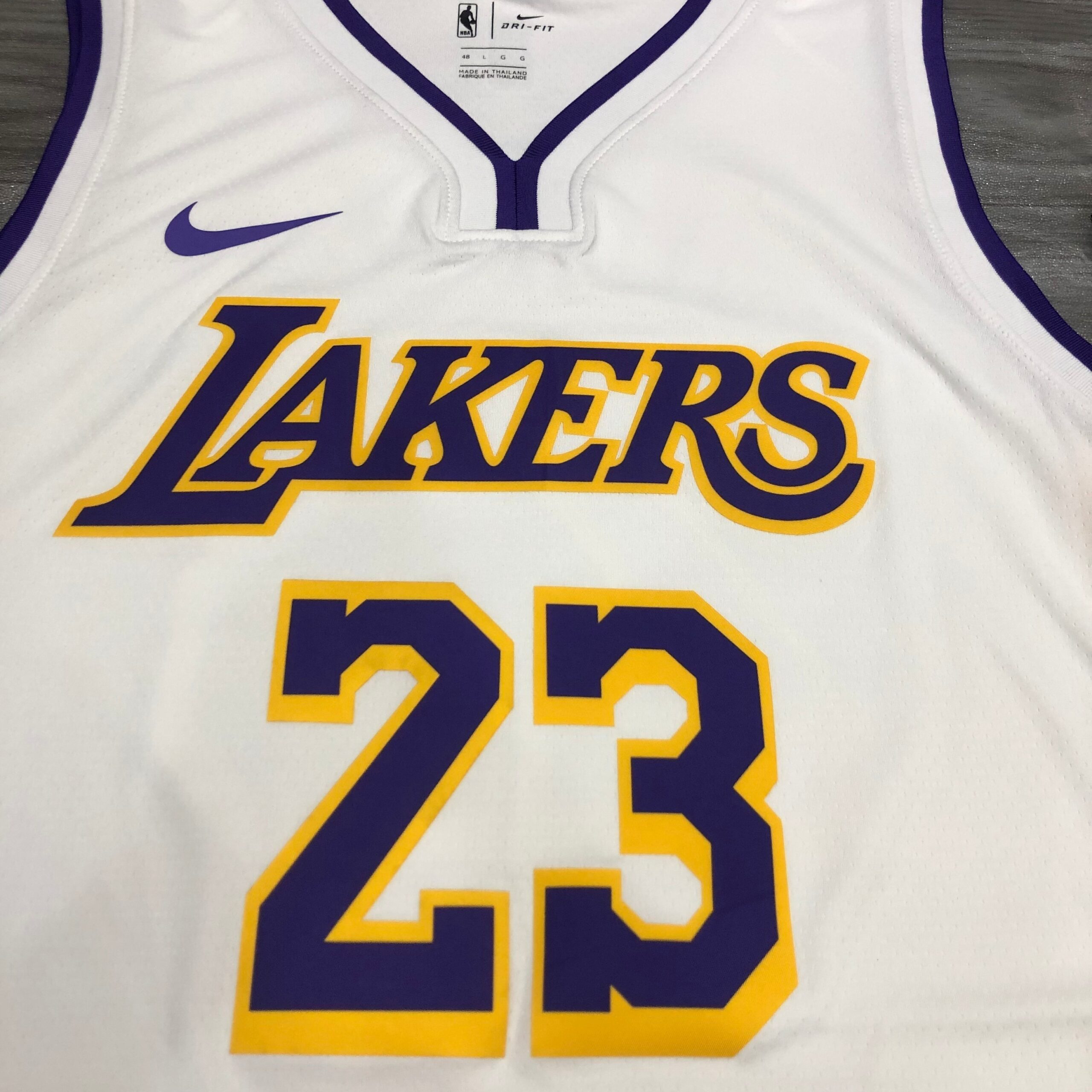 Regata Branca Home do Los Angeles Lakers LeBron James Nº 23