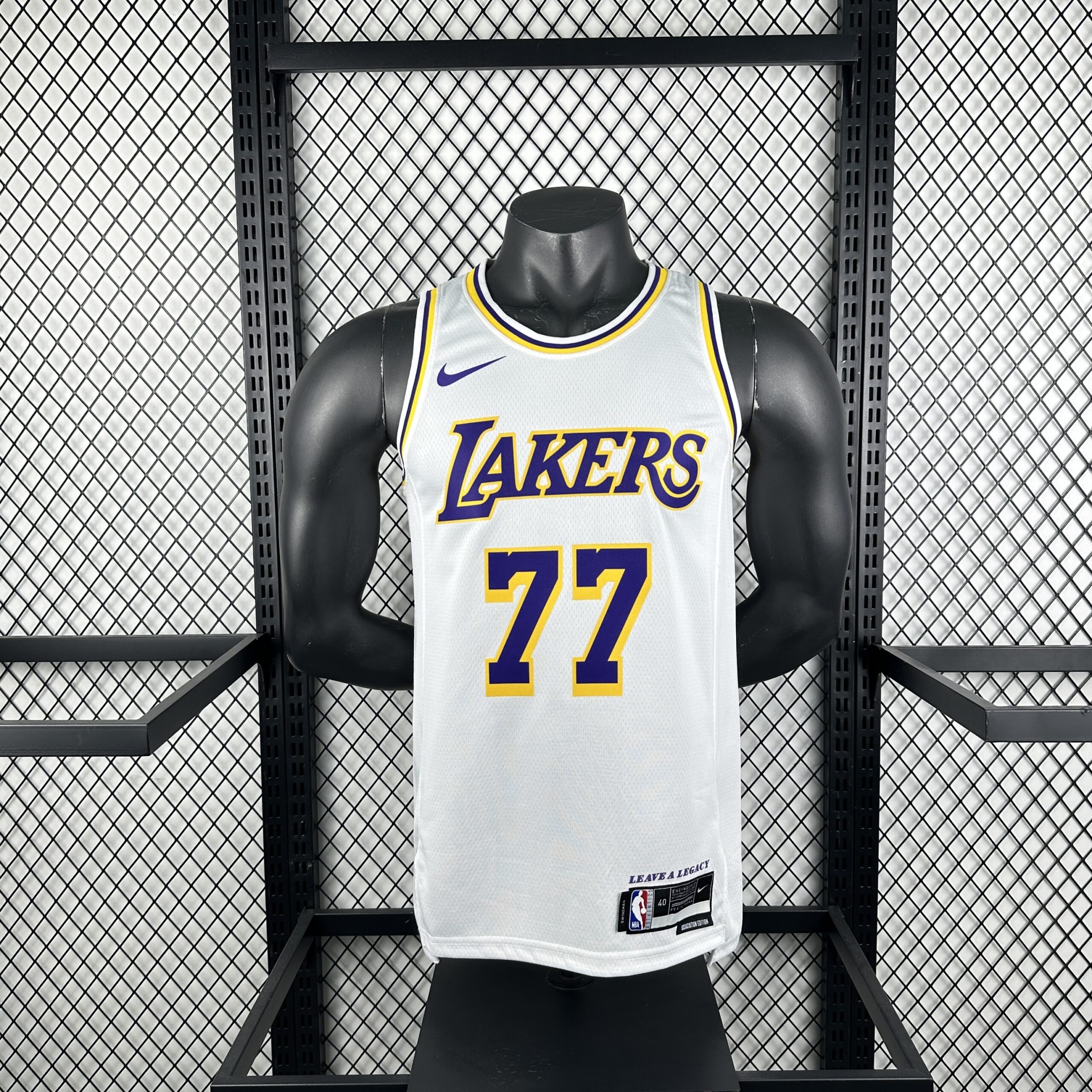 Regata Branca Home do Los Angeles Lakers Luka Dončić Nº 77