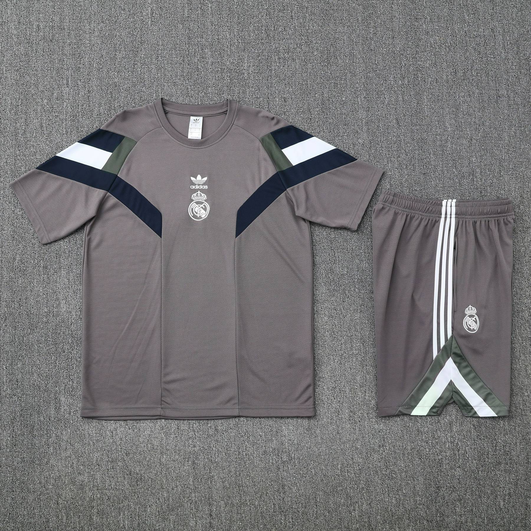 Kit de Treino Real Madrid Masculino 25/26 Torcedor Cinza, Azul-Marinho e Branco