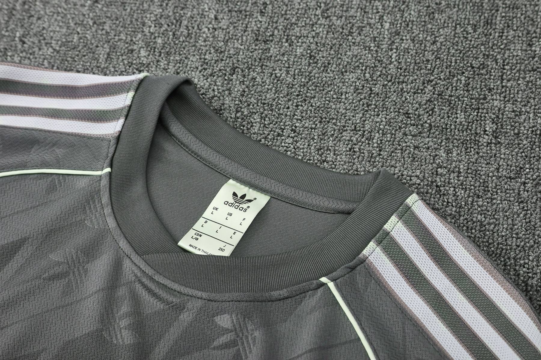 Kit de Treino Real Madrid Masculino 25/26 Cinza e Branco