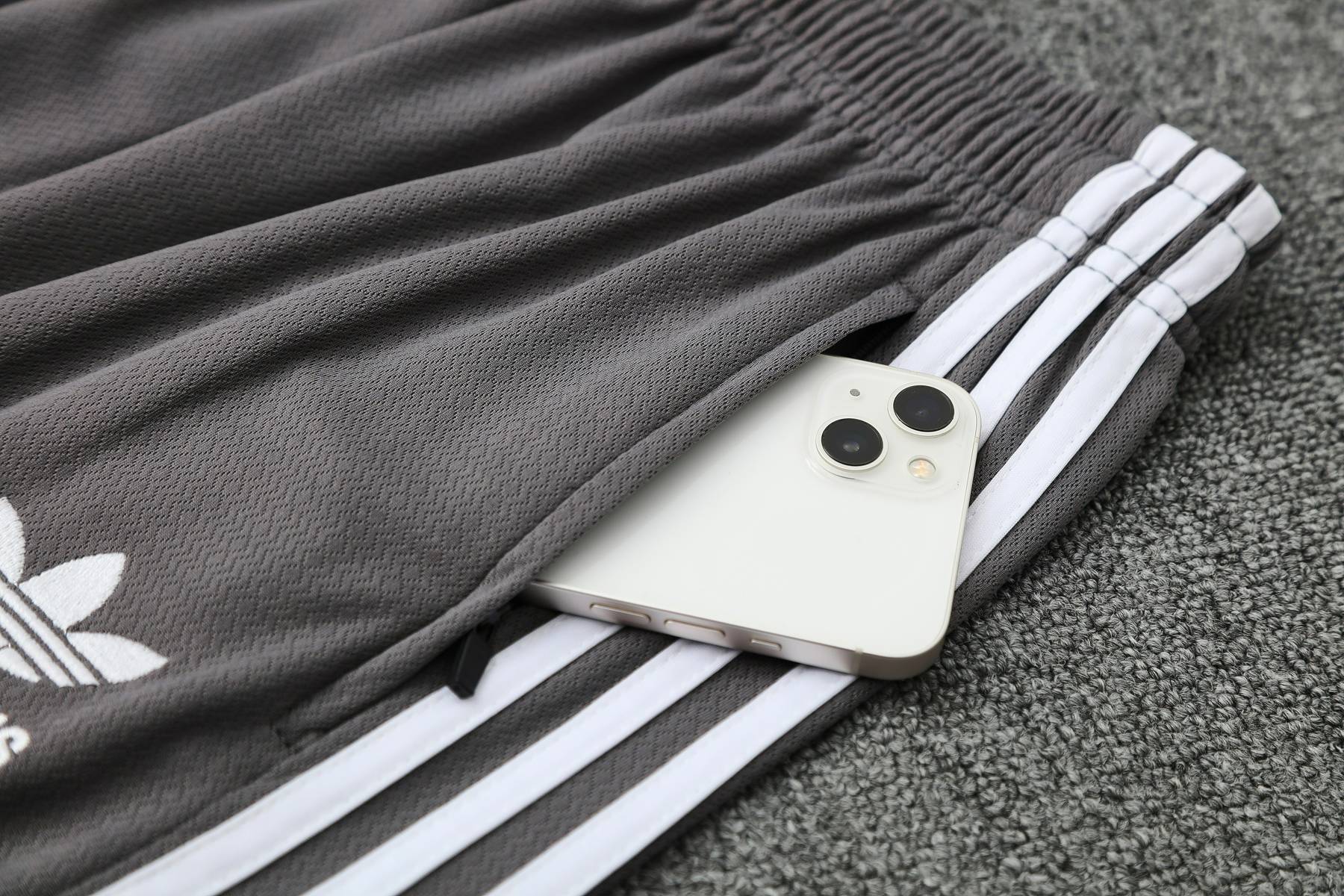 Kit de Treino Real Madrid Masculino 25/26 Cinza e Branco