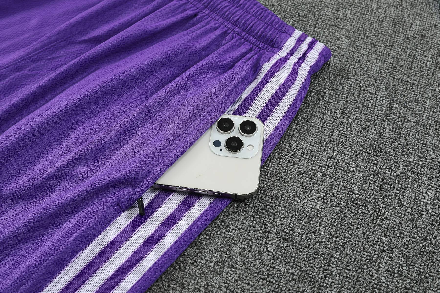 Kit de Treino Real Madrid Masculino 25/26 Torcedor Branco e Roxo