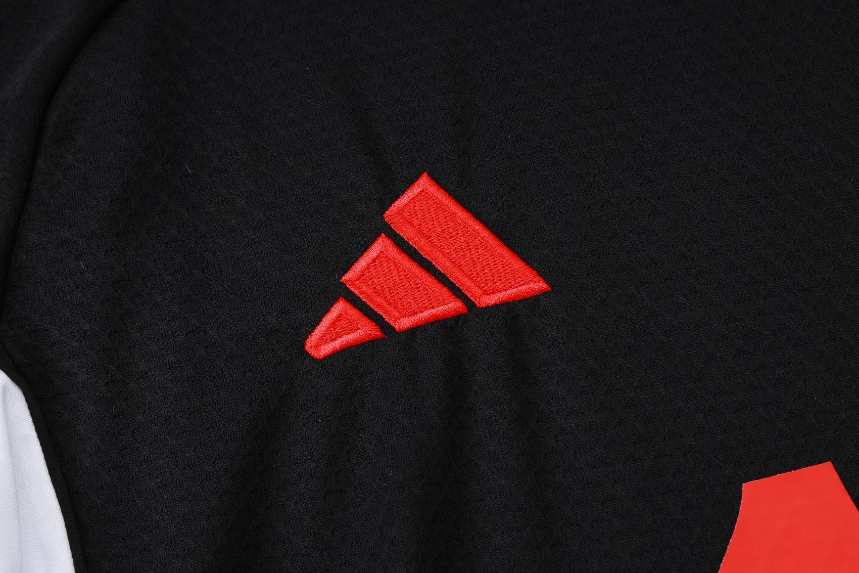 Kit de Treino do Liverpool 2025/26 Preto e Vermelho