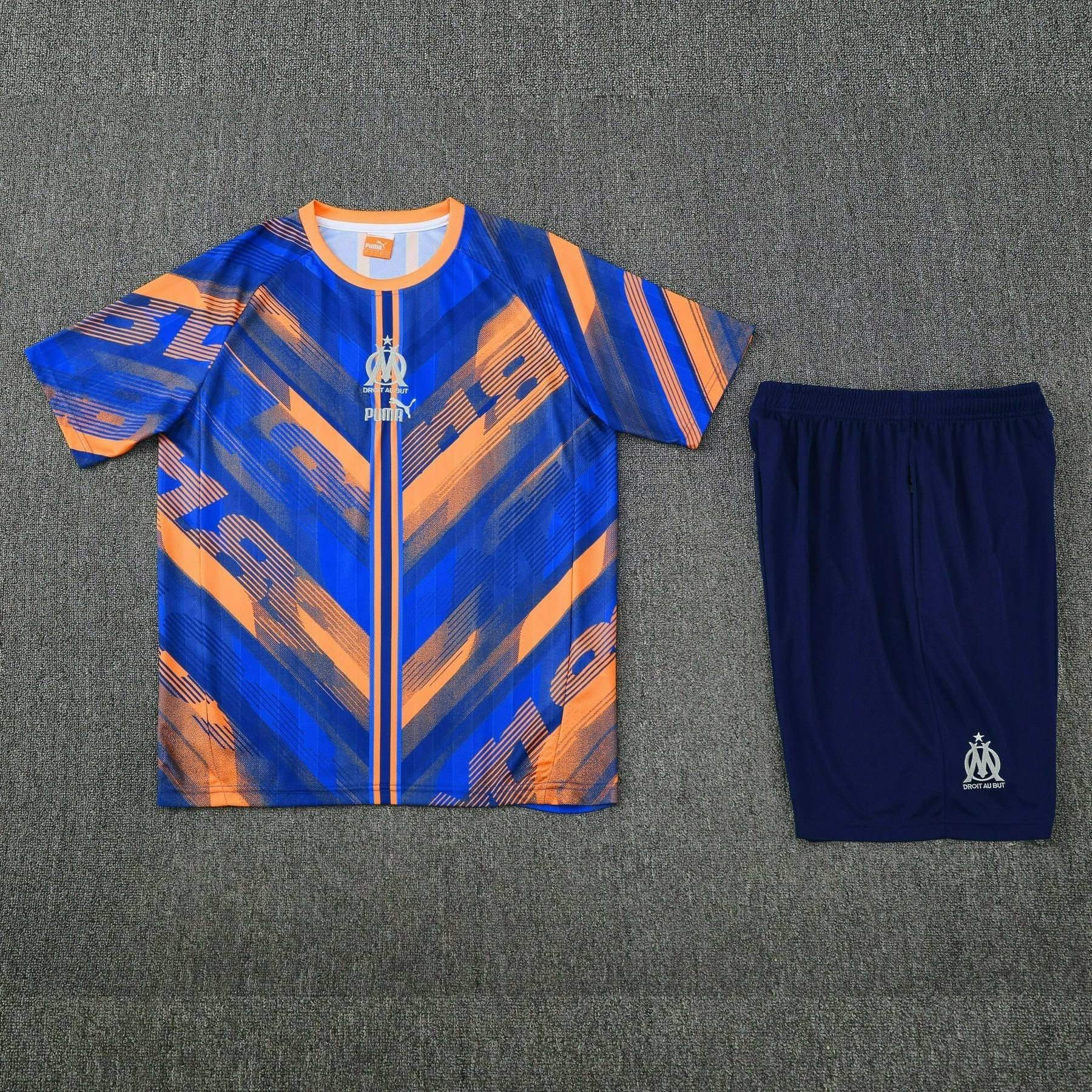 Kit de Treino do Marseille Azul com Grafismos Laranja e Azul-Marinho 2025