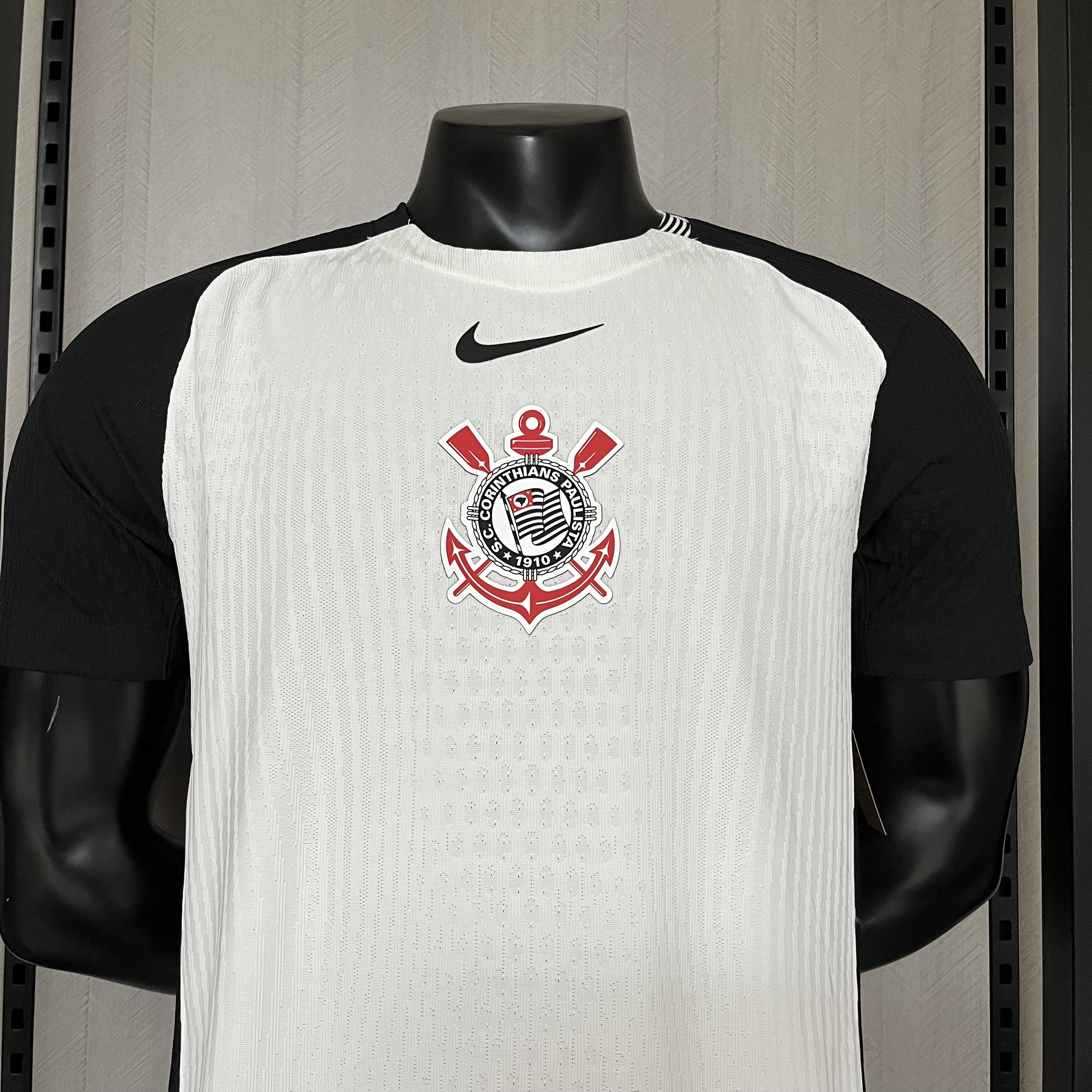 Camisa Versão Jogador Home Branca e Preta do Corinthians 2025/26