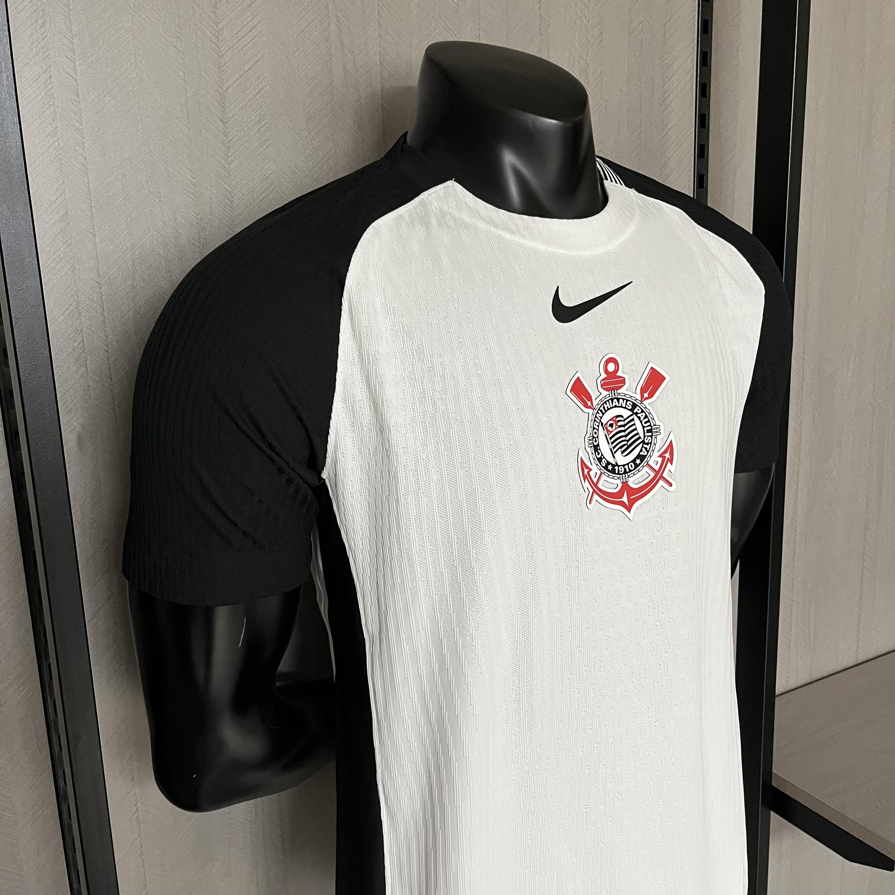 Camisa Versão Jogador Home Branca e Preta do Corinthians 2025/26