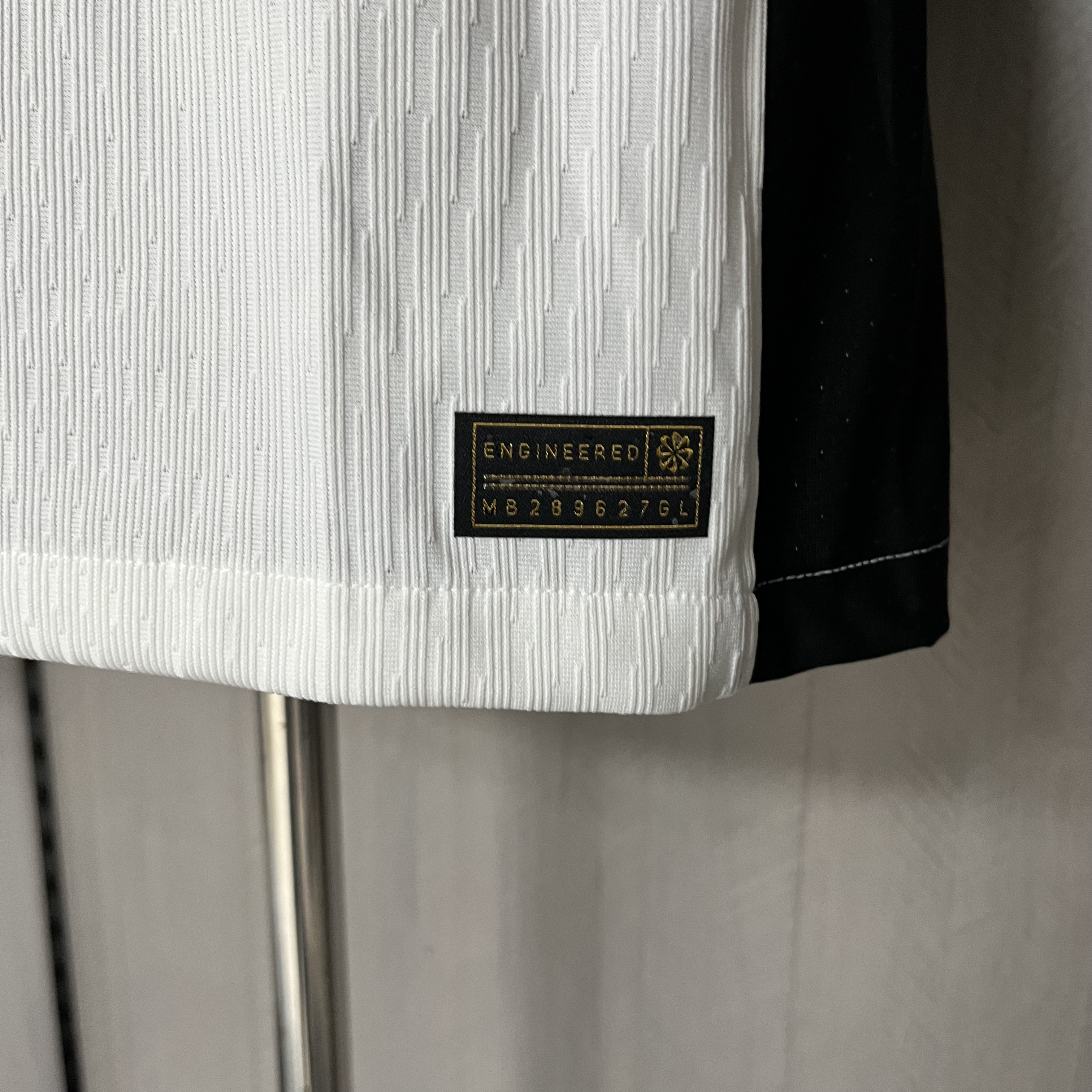 Camisa Versão Jogador Home Branca e Preta do Corinthians 2025/26