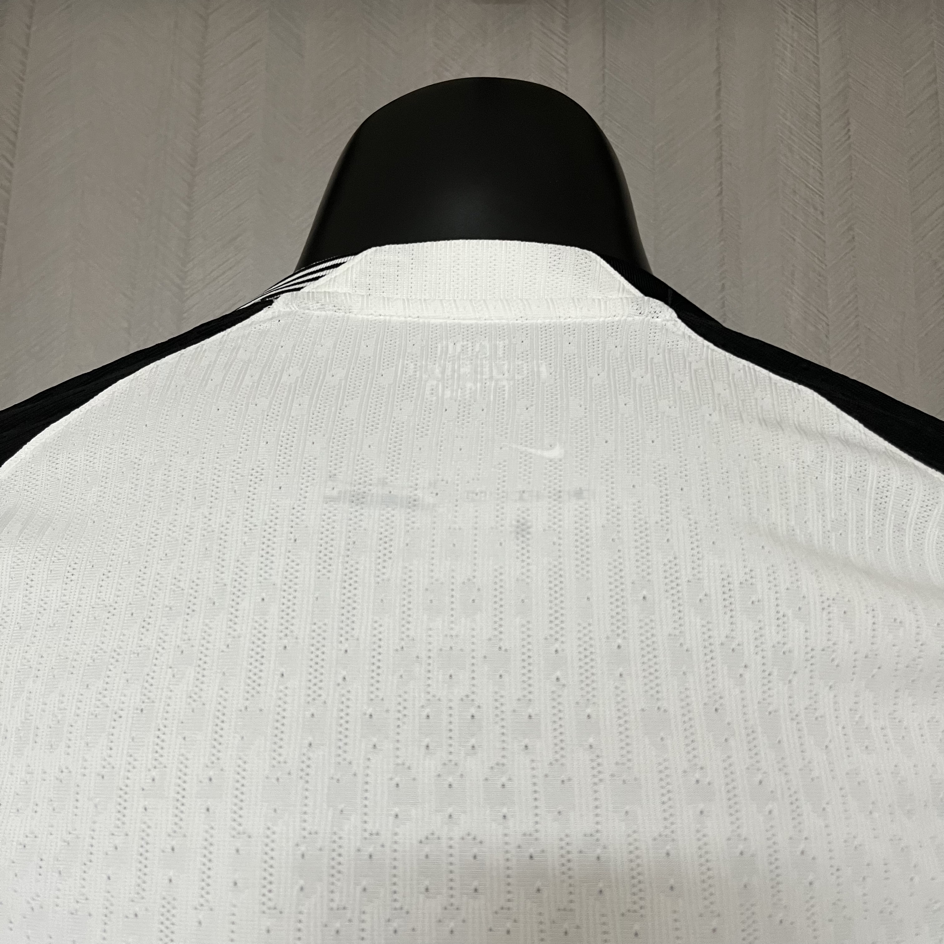 Camisa Versão Jogador Home Branca e Preta do Corinthians 2025/26