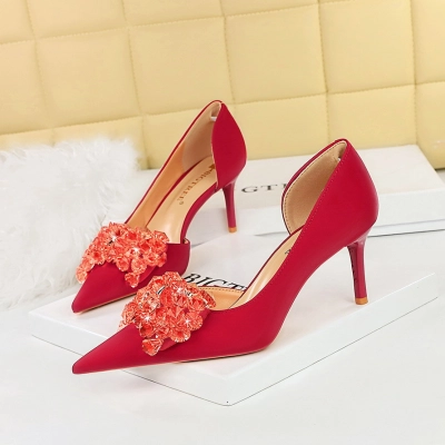 Stiletto heeled pumps with pointed toe and rhinestone bowknot 15 02