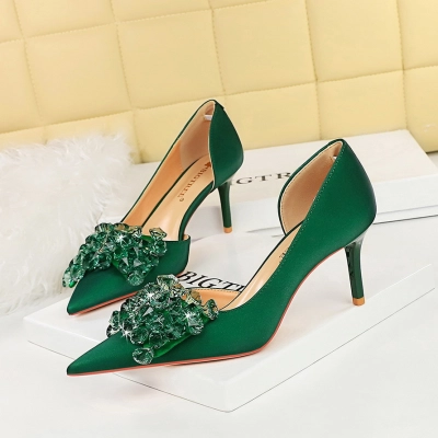 Stiletto heeled pumps with pointed toe and rhinestone bowknot 15 01