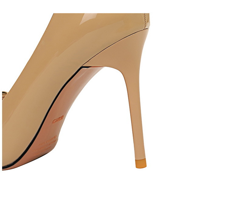 Patent leather simple shoes 8