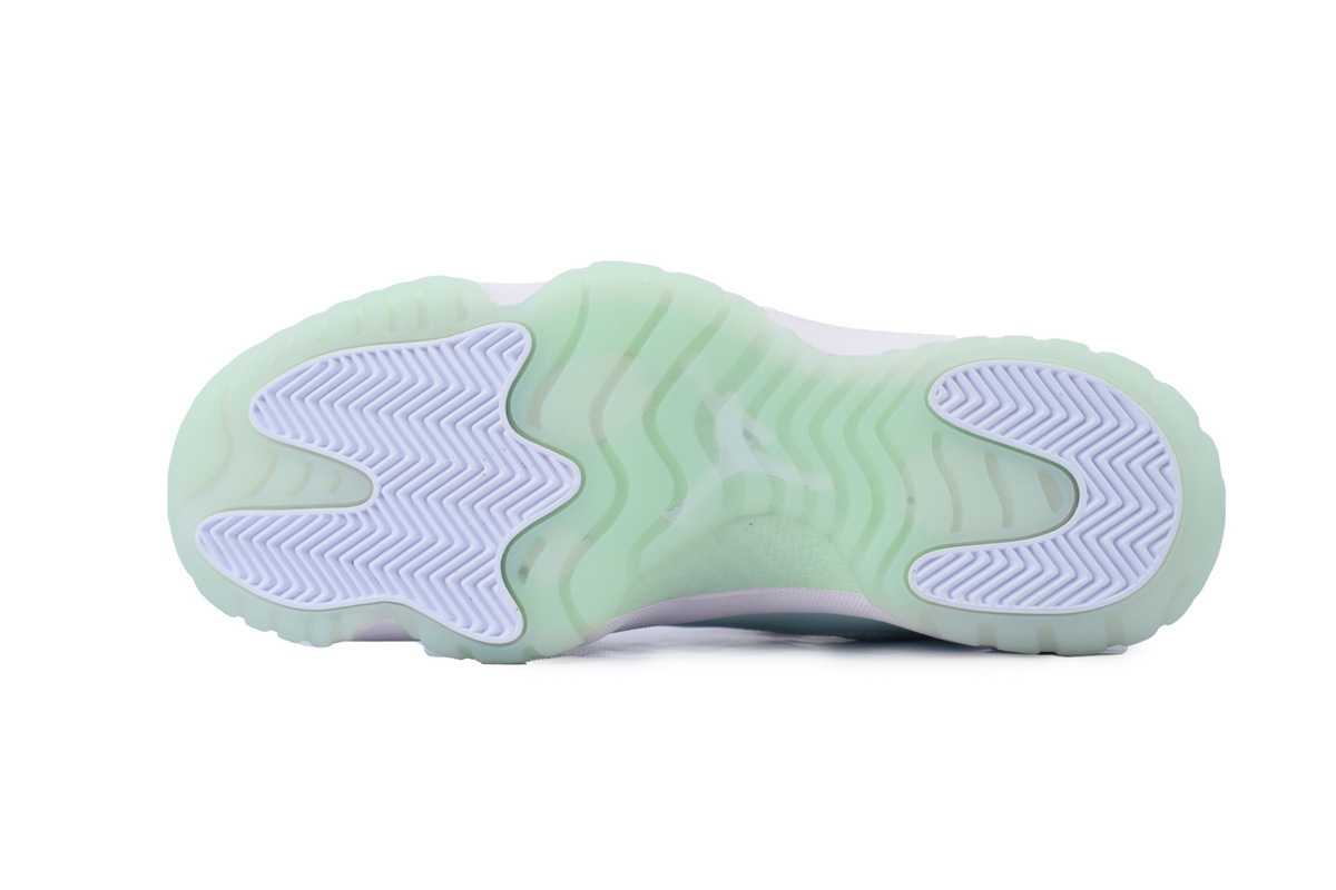 Air Jordan 11 Retro Low 'Igloo' AH7860-103  
