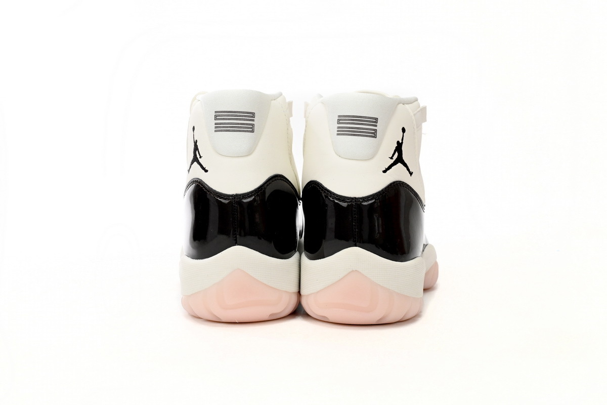 AR0715-101 Air Jordan 11 WMNS “Neapolitan”