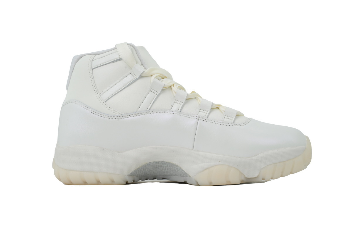 AR0715-110 Wmns Air Jordan 11 Retro 'Grand Finale'