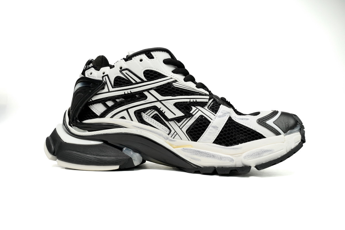 Balenciaga Runner Black White 677403W3RB29010