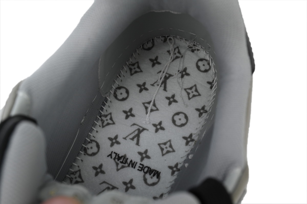 54 LV Louis Vuitton Trainer Grey Black