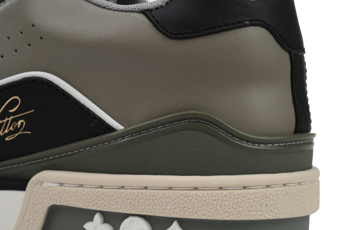 54 LV Louis Vuitton Trainer Grey Black