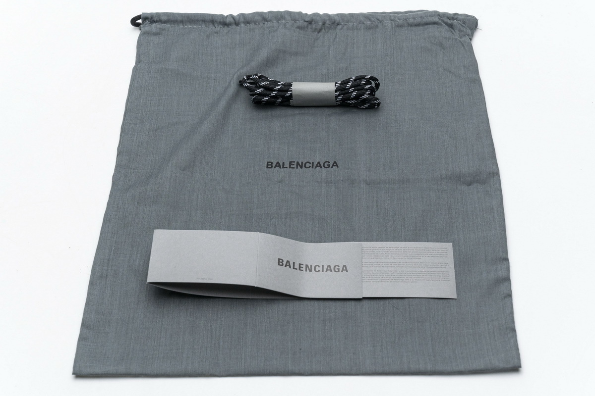  W06E2 2020 Balenciaga Triple S Black