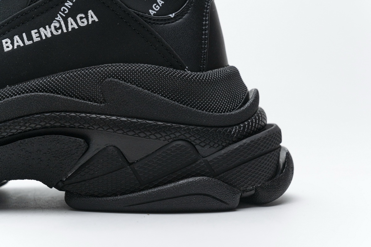  W06E2 2020 Balenciaga Triple S Black