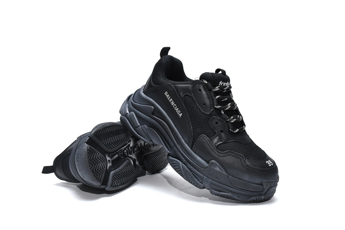  W0901 1000 Balenciaga Triple S Black