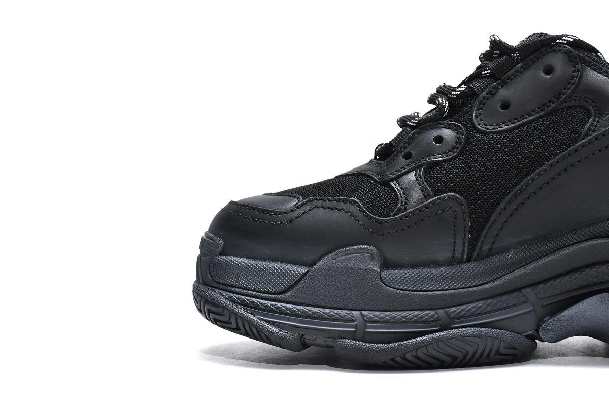  W0901 1000 Balenciaga Triple S Black