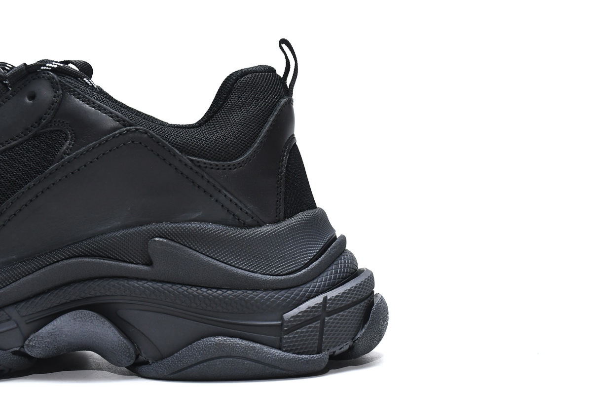  W0901 1000 Balenciaga Triple S Black