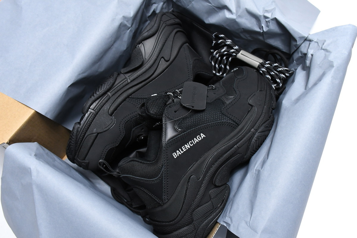  W0901 1100 Balenciaga Triple S Black