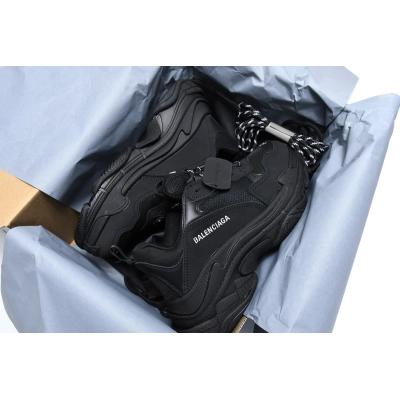  W0901 1100 Balenciaga Triple S Black 02