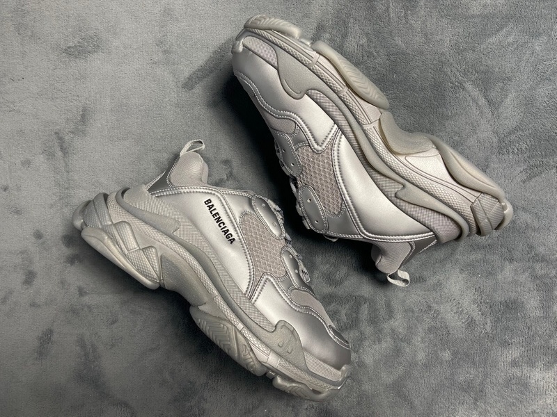  W2FS2 8100 Balenciaga Triple S Light Gray Silver