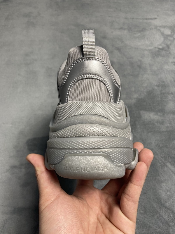  W2FS2 8100 Balenciaga Triple S Light Gray Silver