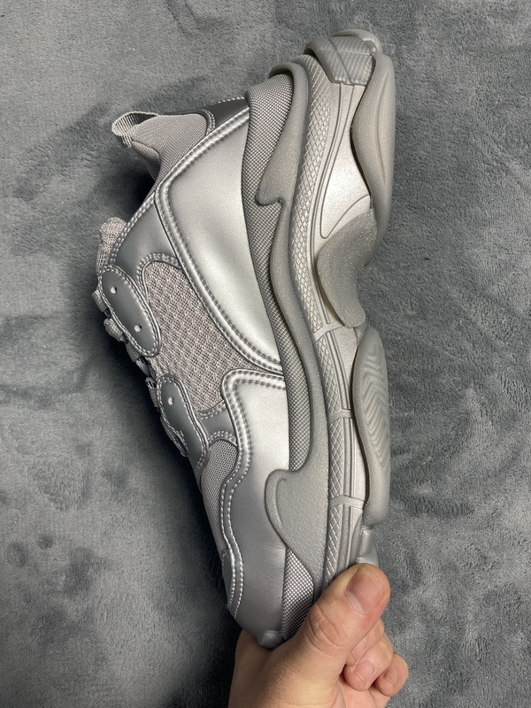  W2FS2 8100 Balenciaga Triple S Light Gray Silver