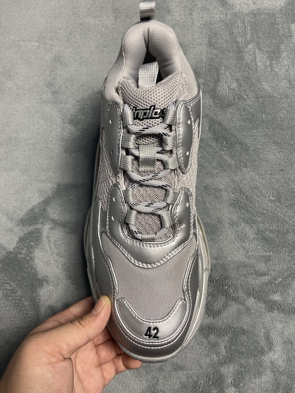  W2FS2 8100 Balenciaga Triple S Light Gray Silver
