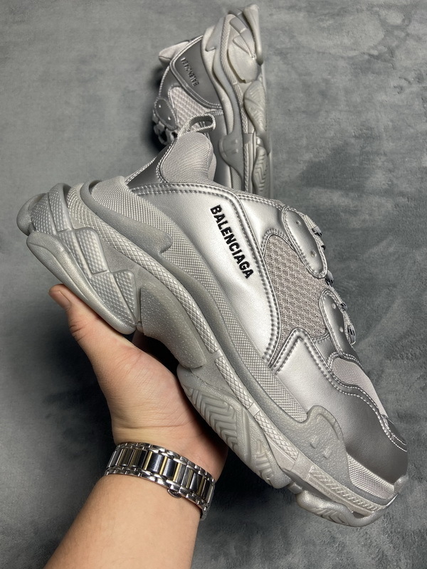  W2FS2 8100 Balenciaga Triple S Light Gray Silver