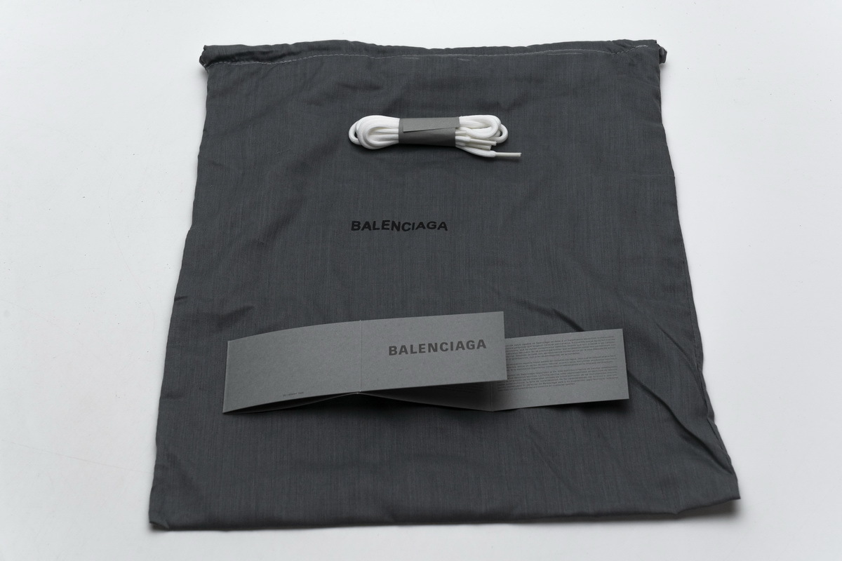 Balenciaga Triple S Milk White Black 0625 W09O1