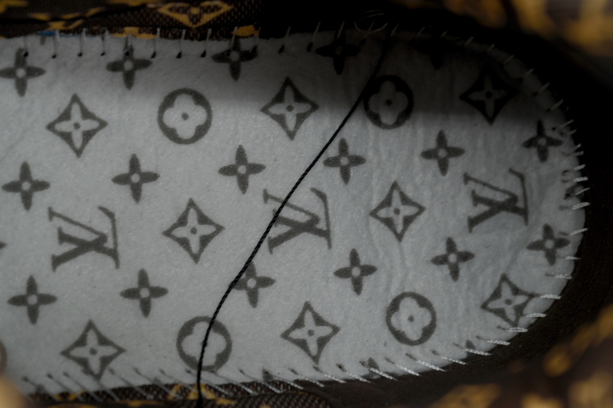 LOUIS VUITTON Blue Coffee