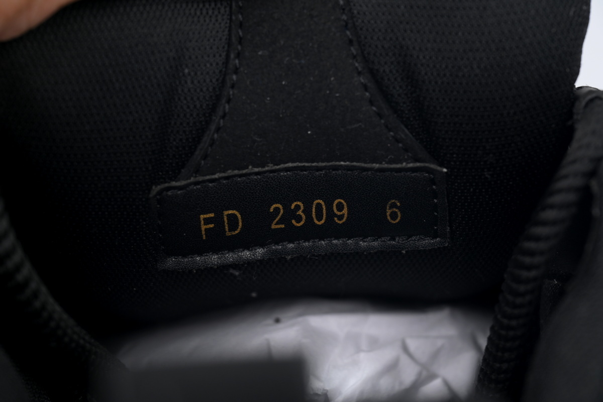 LOUIS VUITTON Skate Horse hair Black Diamond