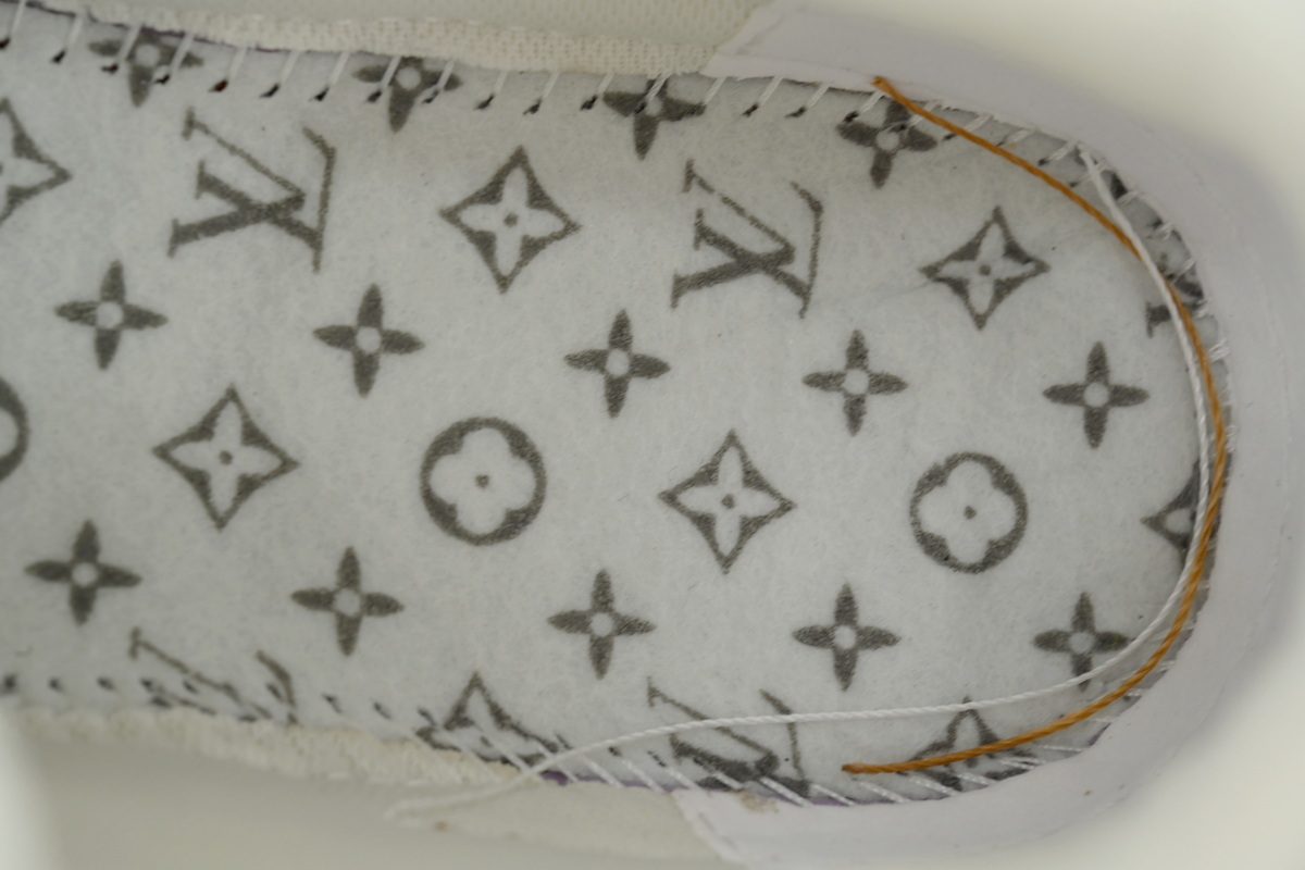LOUIS VUITTON Purple And White