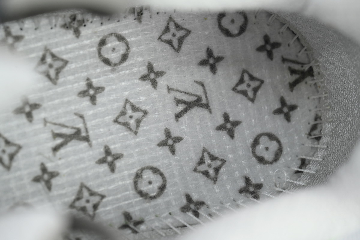 Louis Vuitton Run Tatic Grayish Green