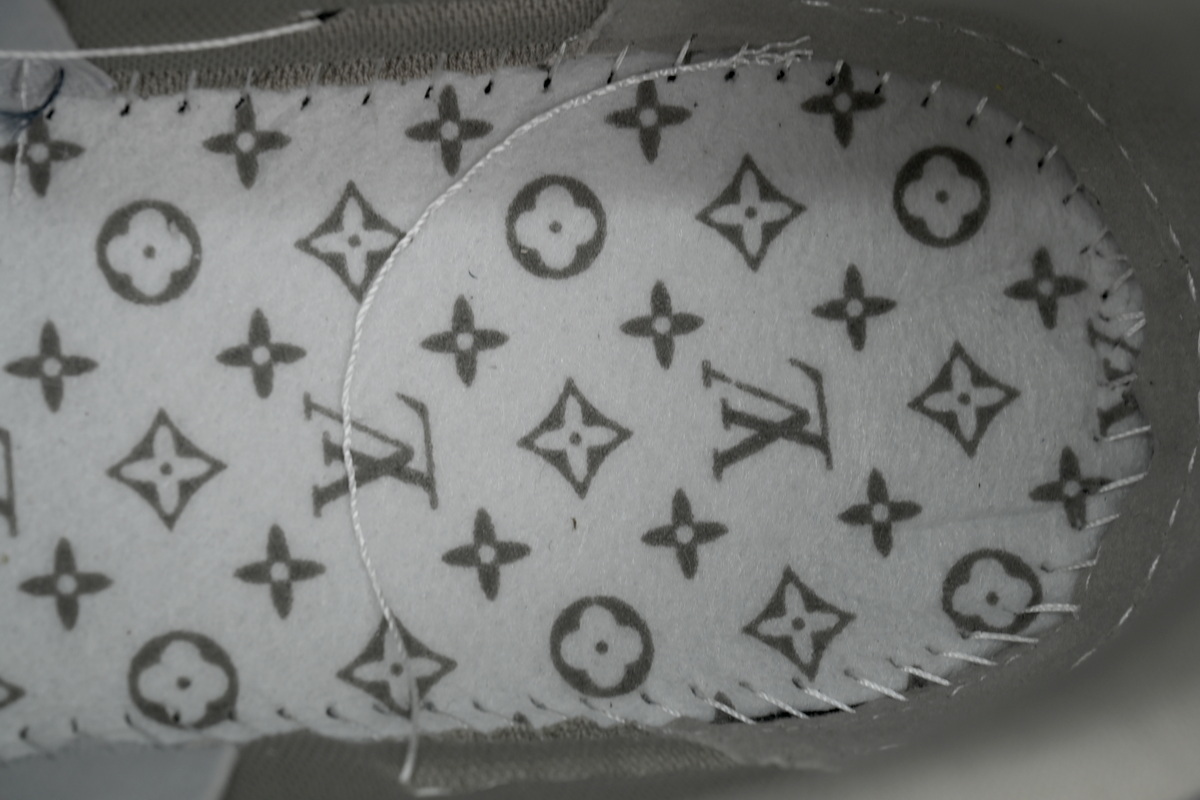 Louis Vuitton Skate Black White