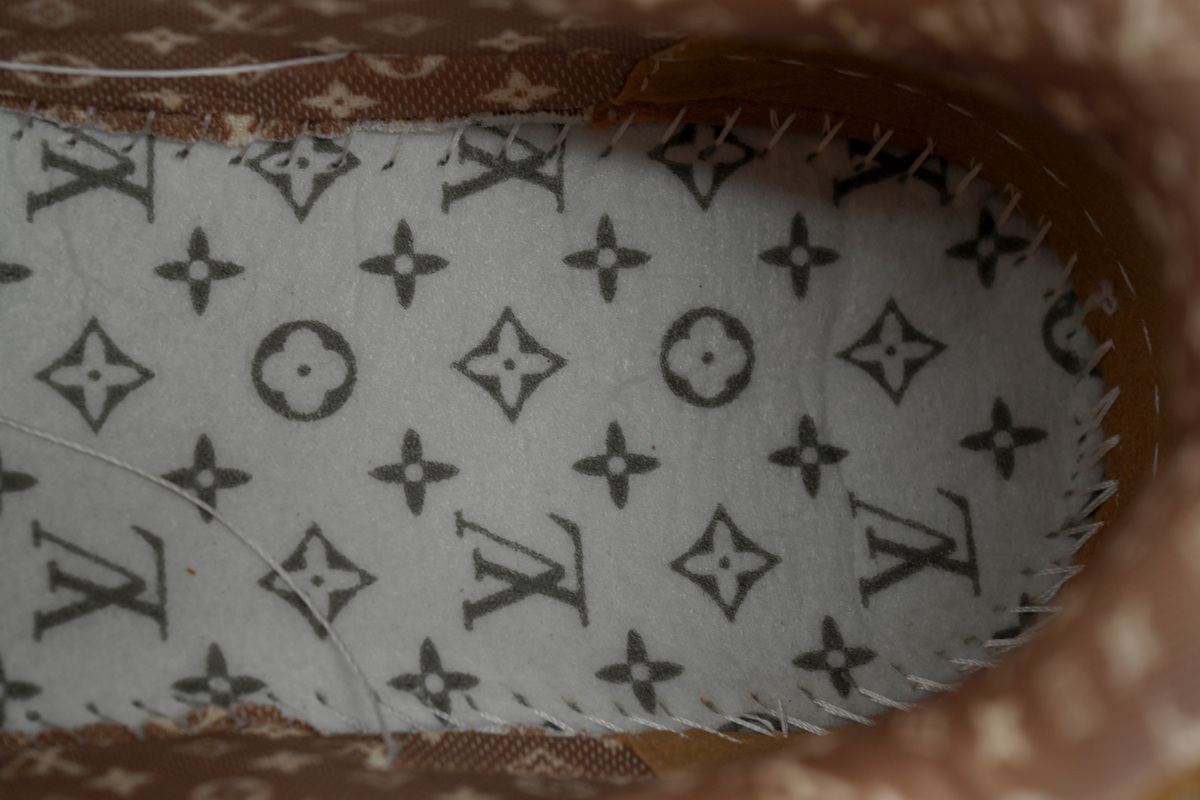 LOUIS VUITTON White Brown Diamond Surface