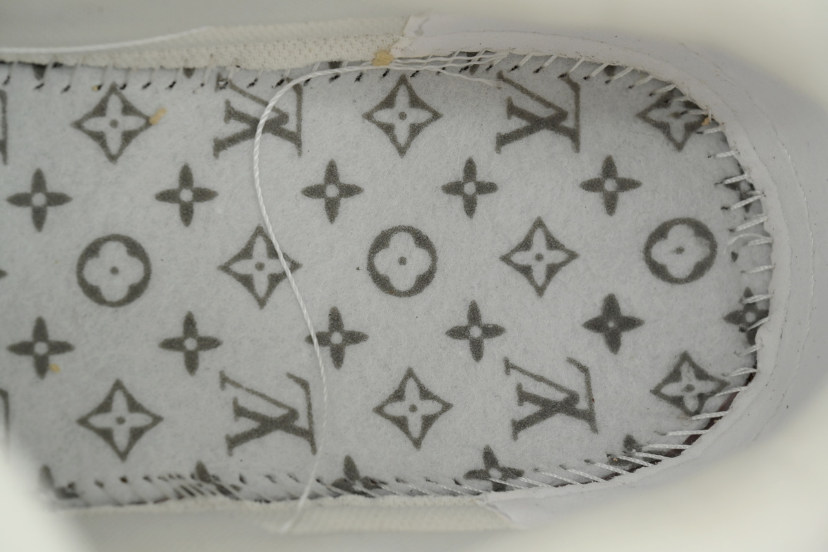 LOUIS VUITTON White Coffee