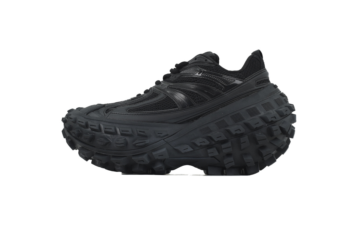 Balenciaga Defender Black 685613 W2RA6 1000