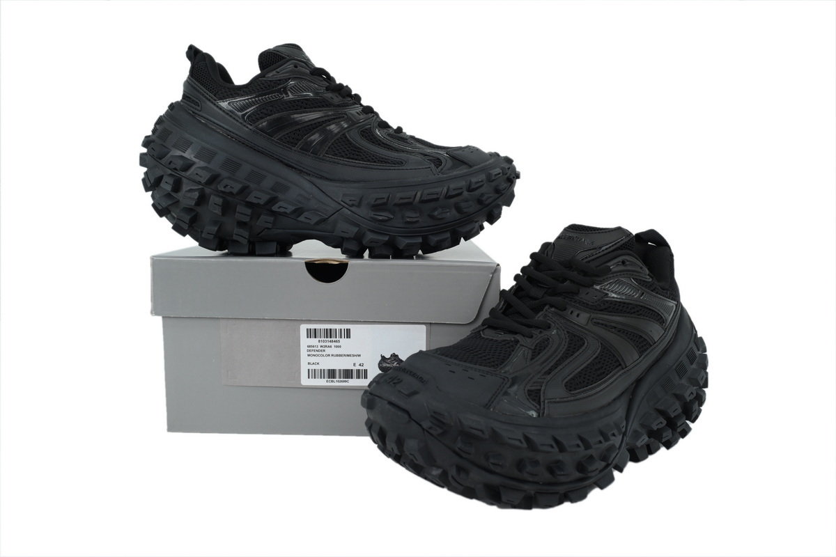 Balenciaga Defender Black 685613 W2RA6 1000